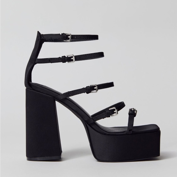 Size 6 platform heels from Urban Outfitters - Picture 1 of 7